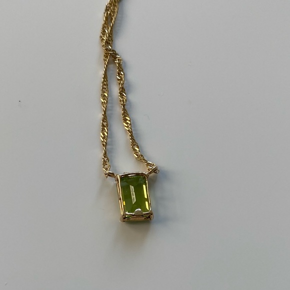 Newly custom made 14k gold and peridot necklace - Picture 4 of 5